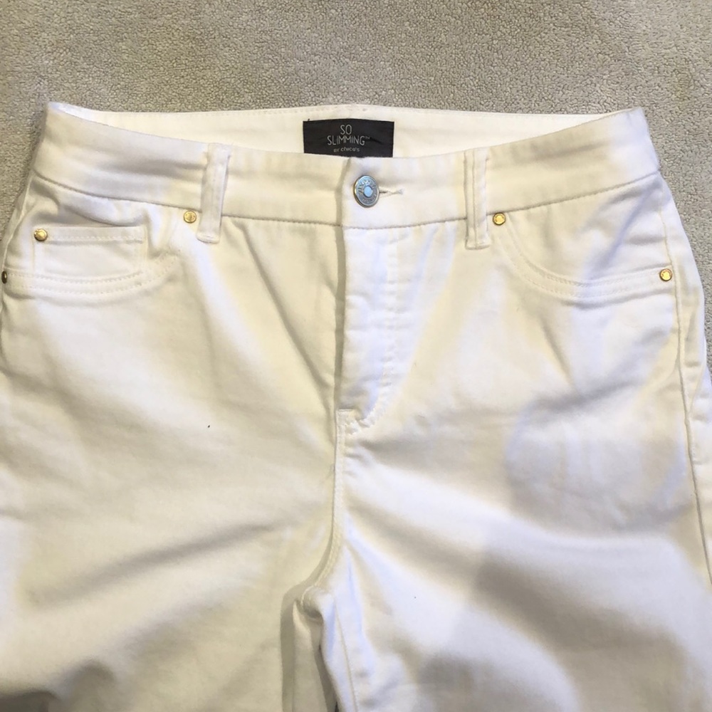 Ladies Chico’s so slimming Jean size 0 in White